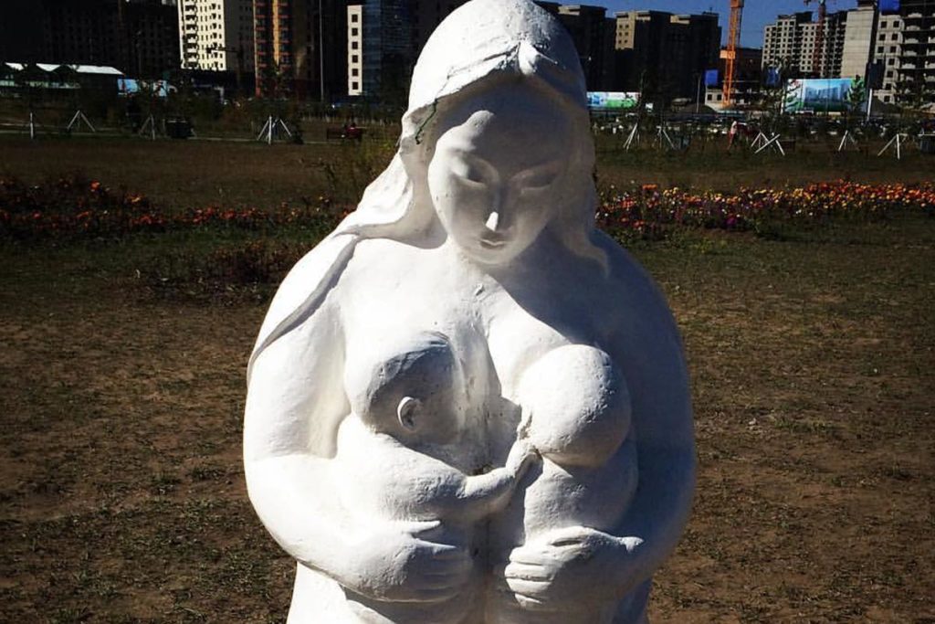 Breastfeeding Statue